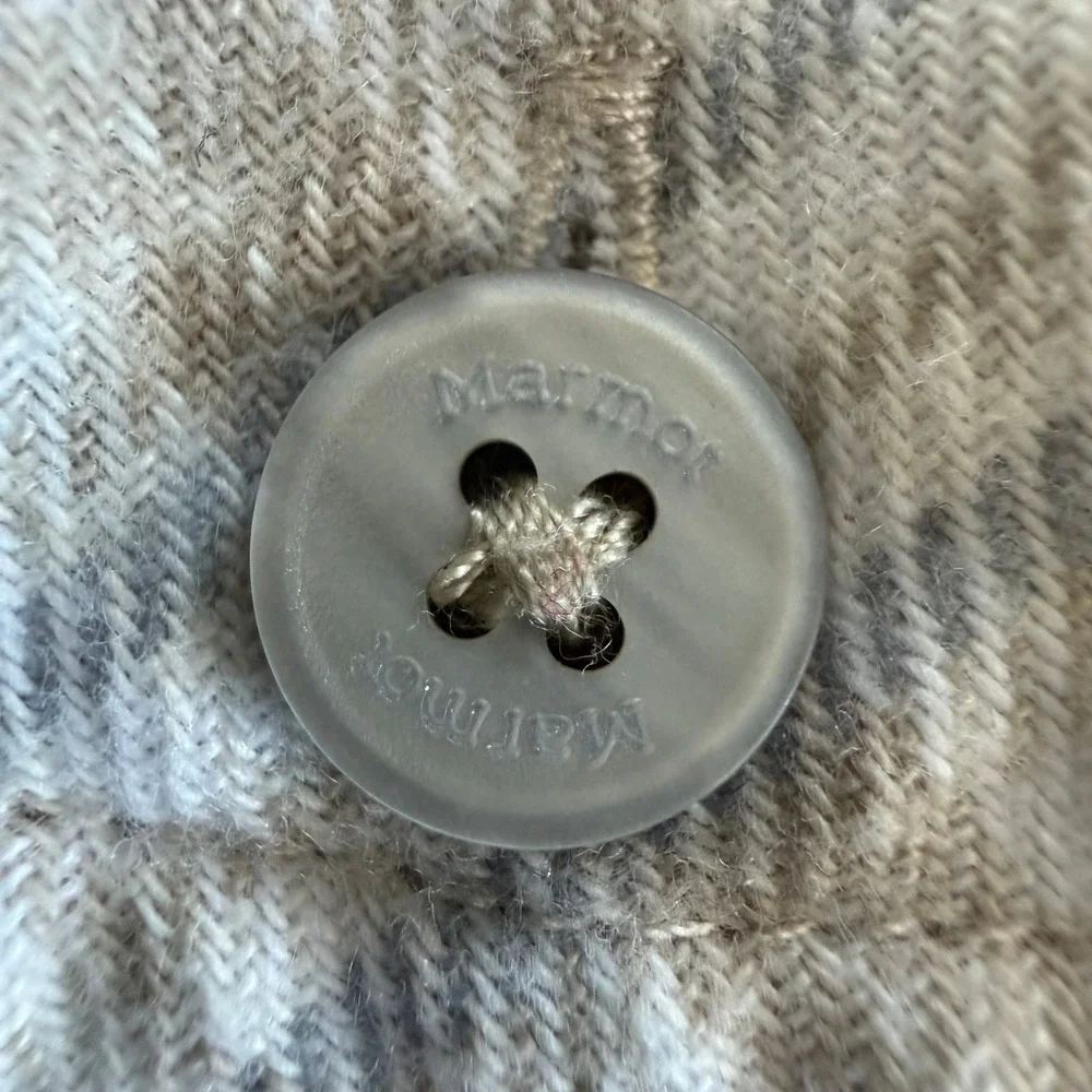 Marmot Womens XS Cream Gray Plaid Flannel Button Down Shirt Pockets Excellent - Picture 11 of 11